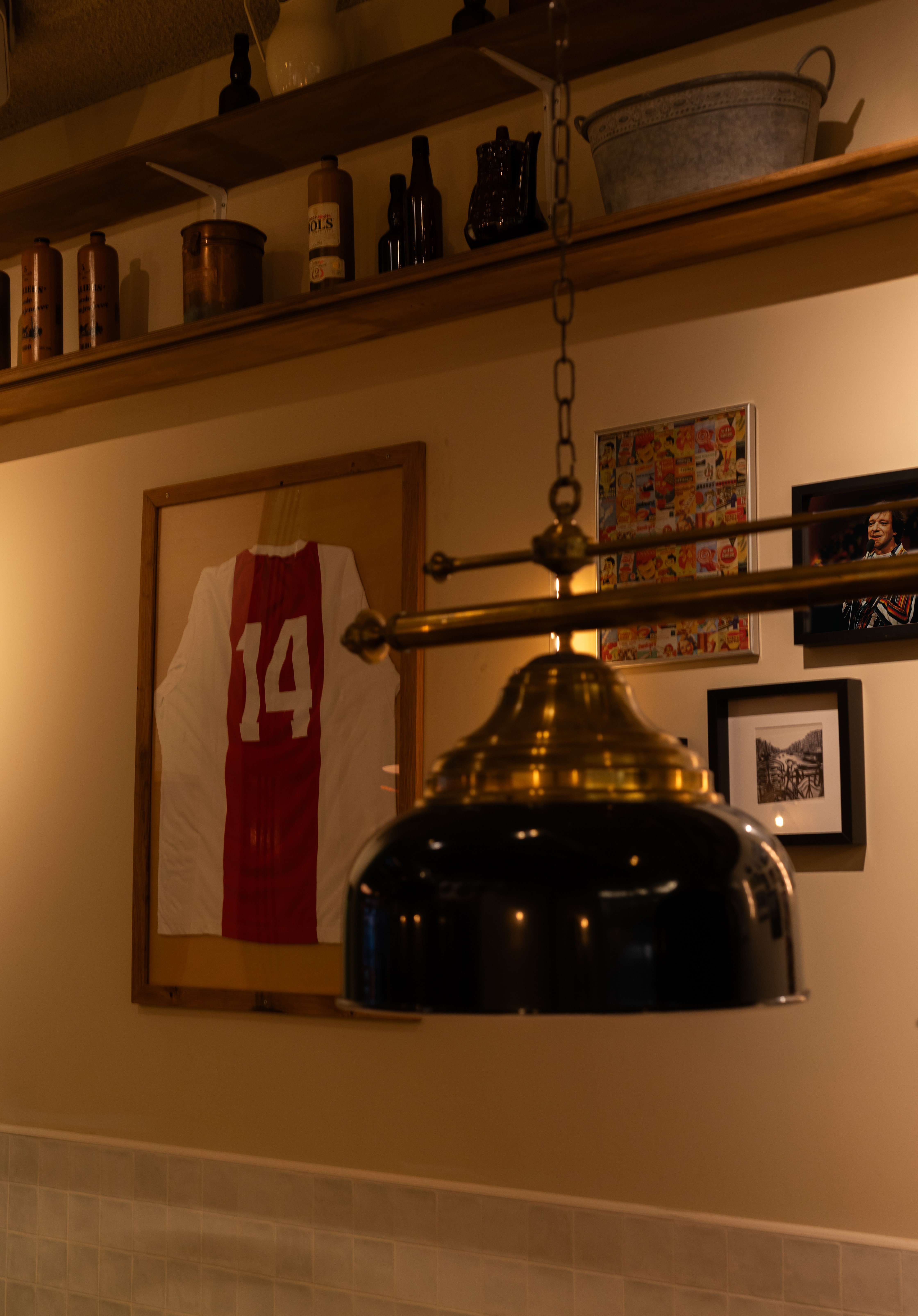 Cafe Freddy lighting